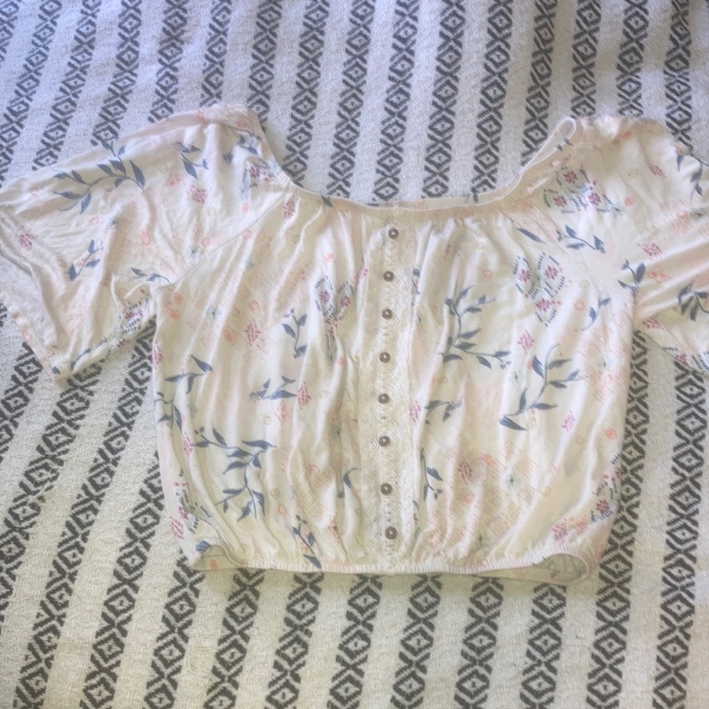 Size: medium          Nice float summer shirt